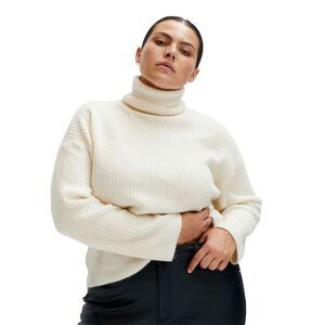 S1 H&M Cream Oversized Turtleneck Fuzzy Sweater‎ Size Small
